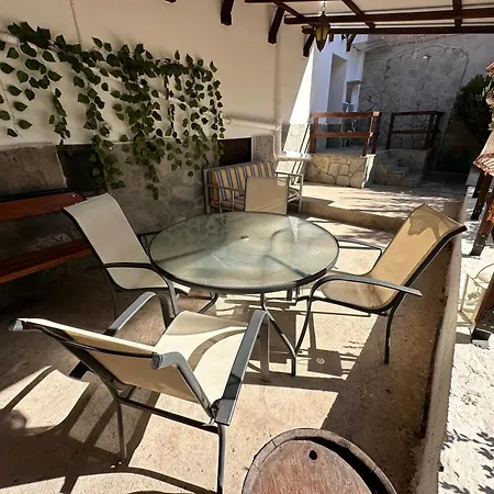 Holiday home къща с четири спални двор с барбекю Nea Peramos (Macedonia)