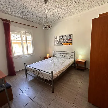 Holiday home къща с четири спални двор с барбекю Nea Peramos (Macedonia)