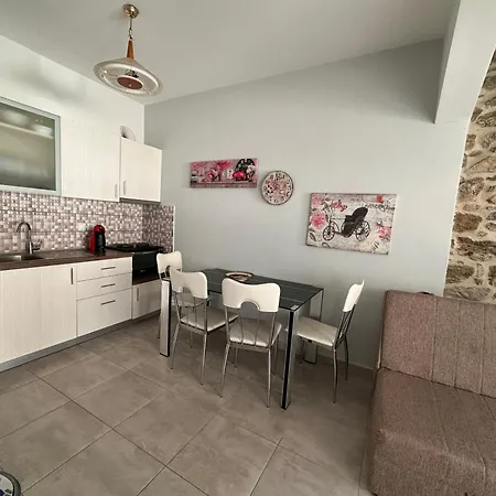 Holiday home къща с четири спални двор с барбекю