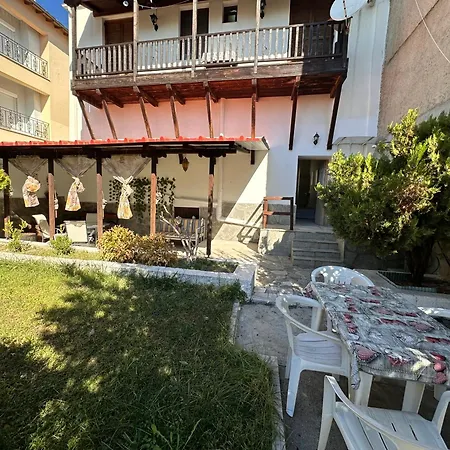 Holiday home къща с четири спални двор с барбекю